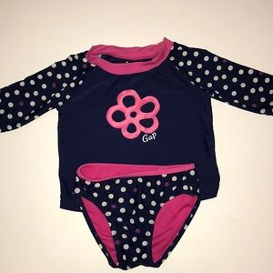 GAP rash guard bathing suit 🌺